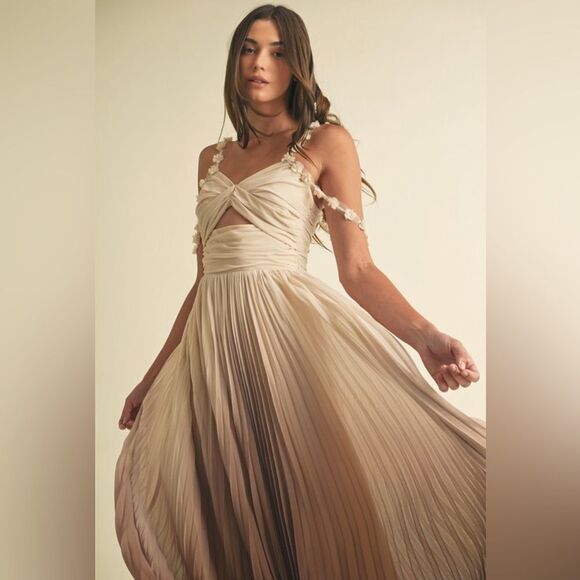 927. OMBRÉ PLEATED MAXI DRESS - Picture 3 of 15